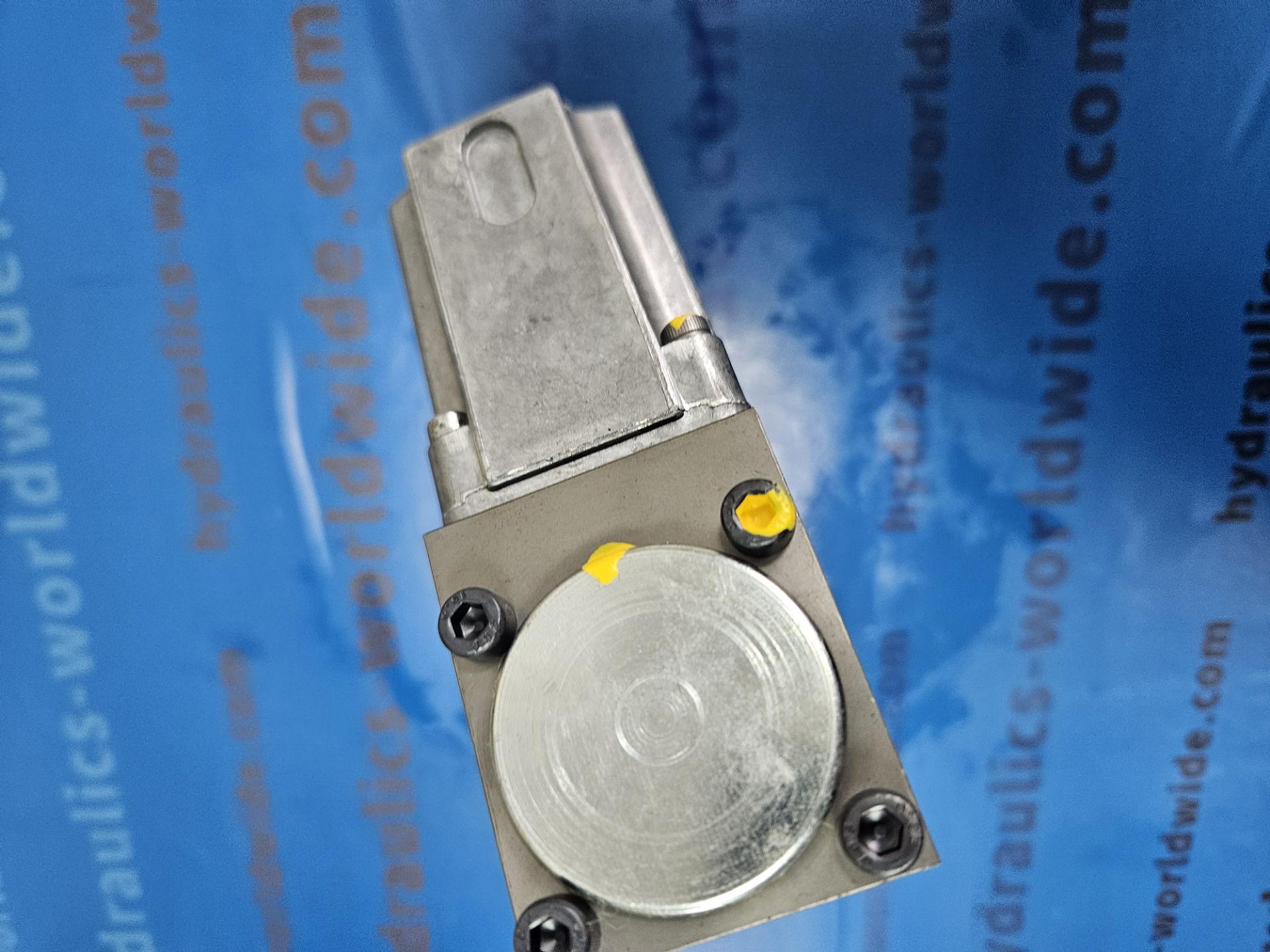 4WRPEH6C4B40L-31/M/24A1 PROPORTIONAL DIRECTIONAL VALVE 4WRPEH6C4B40L-3X/M/24A1 R901382319 - Image 2