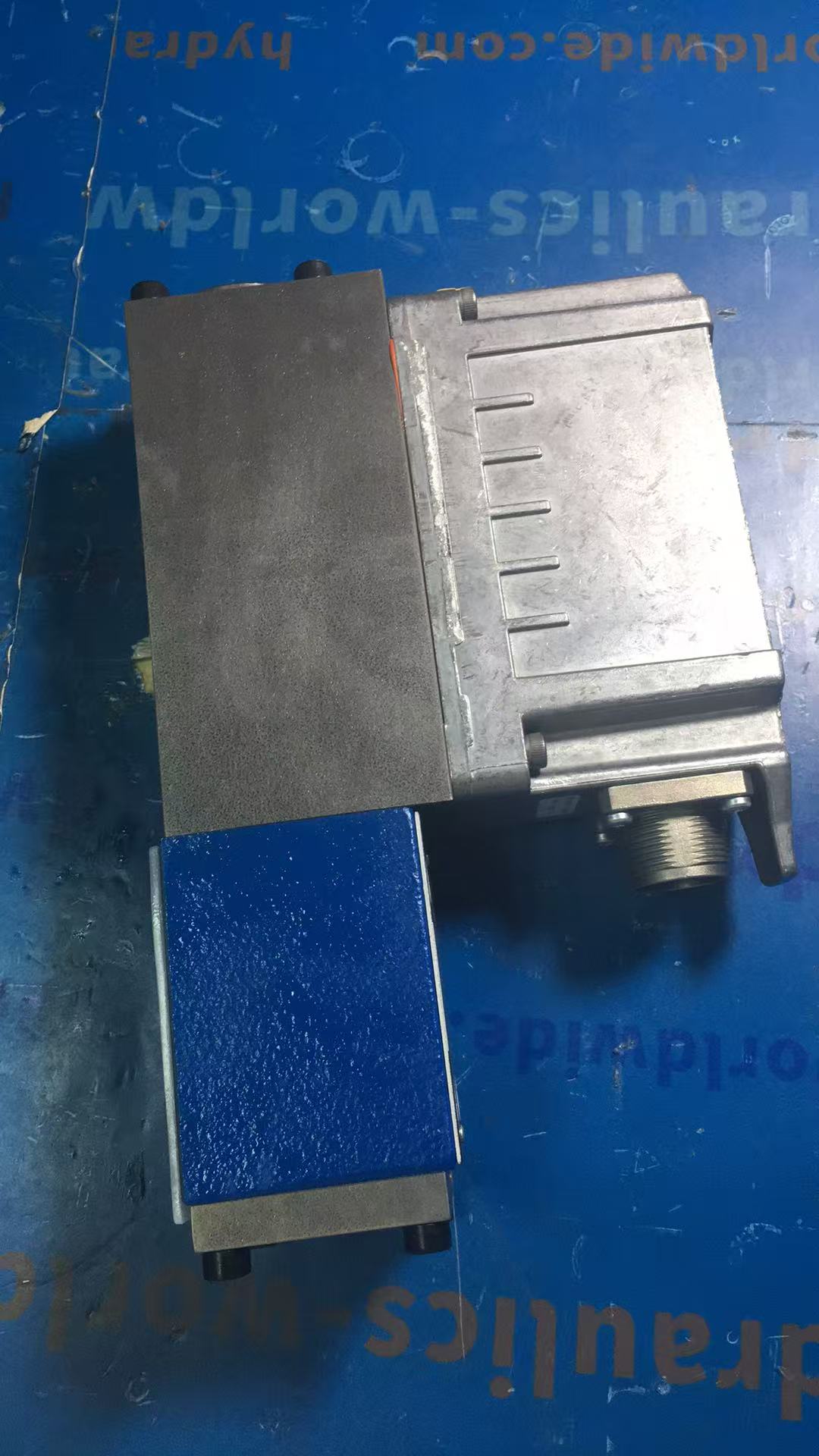 Bosch Rexroth 4WRPEH6C4B40L-3X/M/24A1 Proportional Directional Valve R901382319 - Image 3
