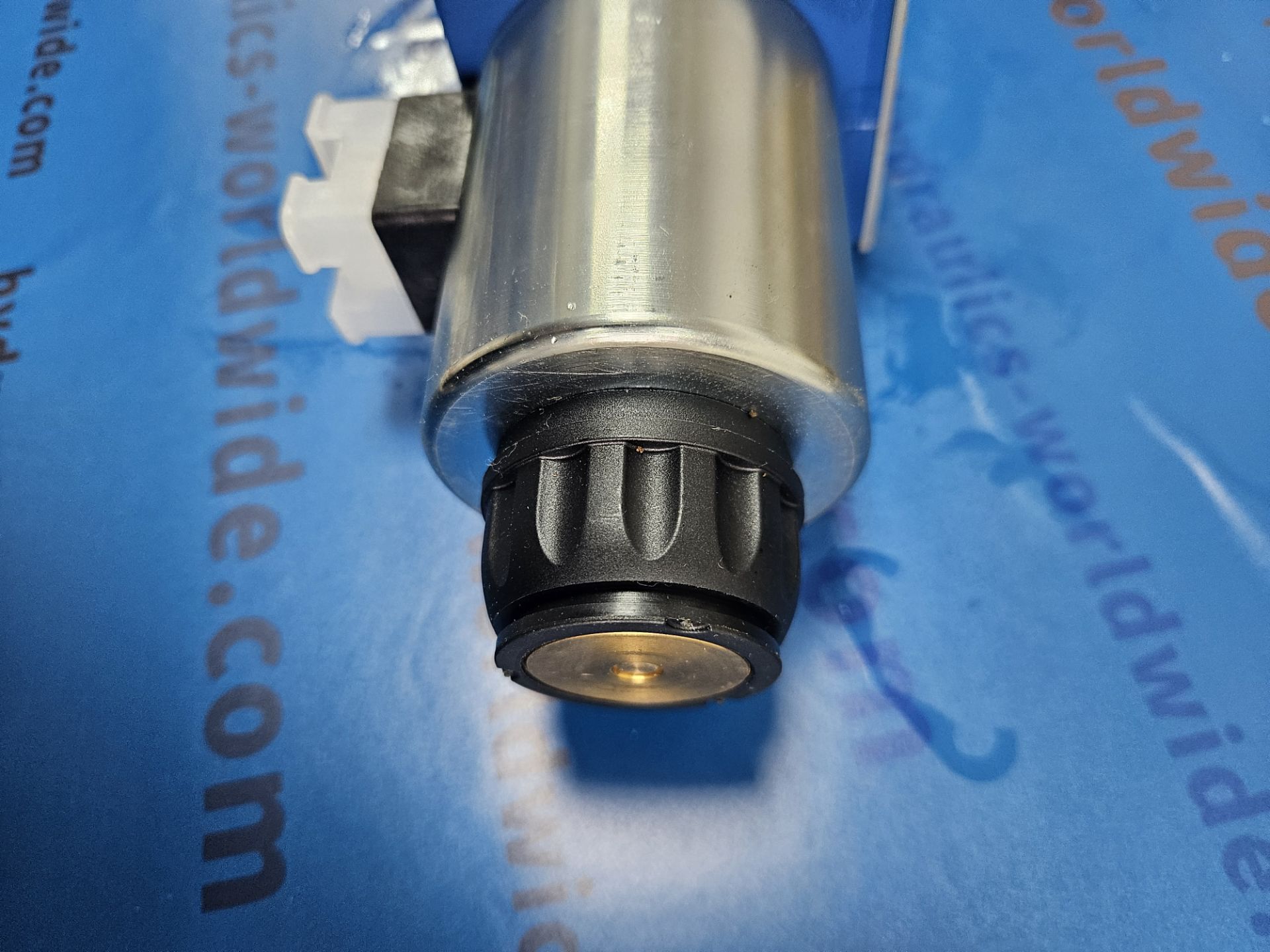 4WE10J50/EG24N9K4/M REXROTH 4WE10J5X/EG24N9K4/M R901278744 Good sale - Image 5