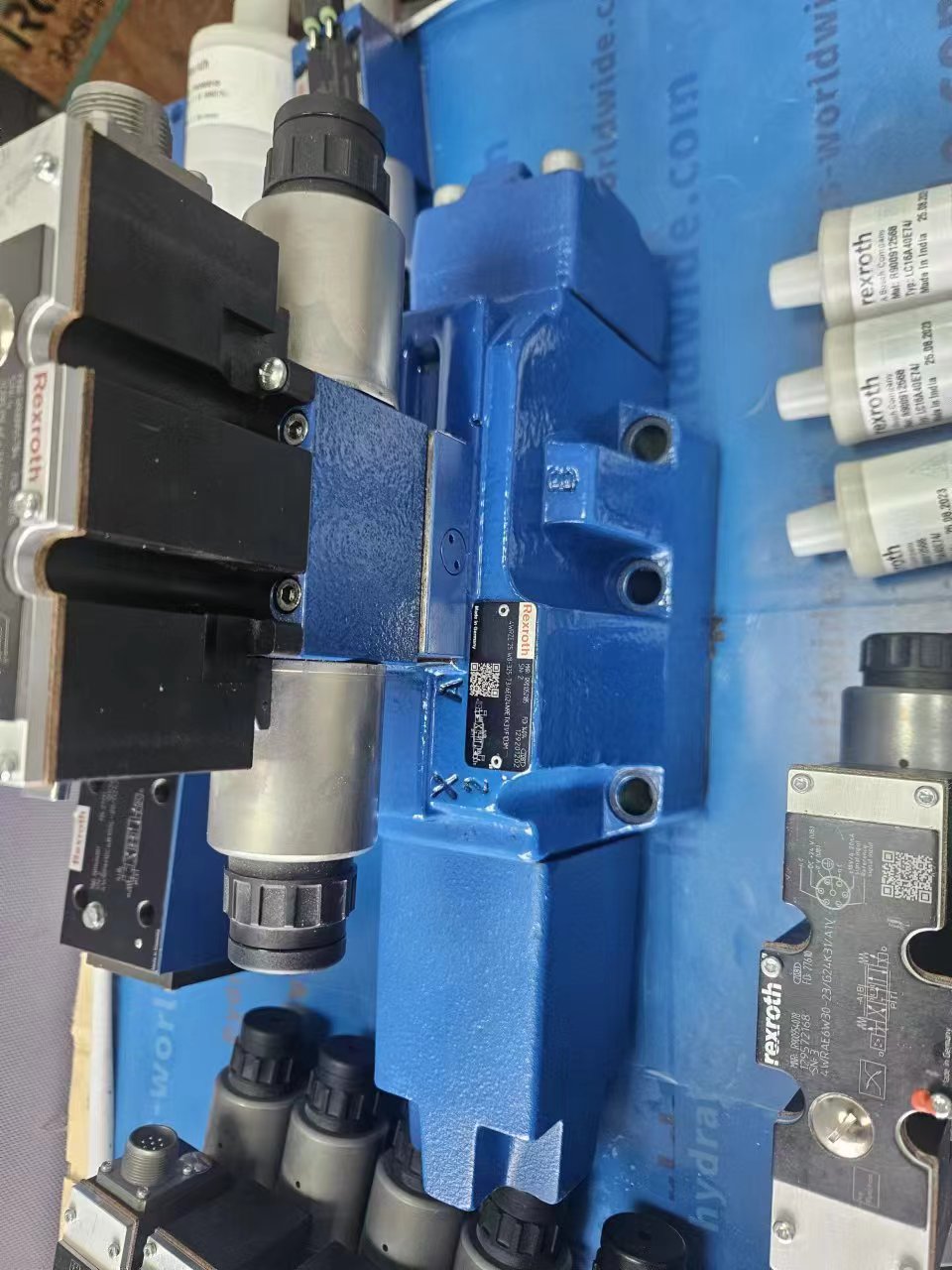 Bosch Rexroth PROPORTIONAL DIRECTIONAL VALVE 4WRAE6W30-23/G24K31/A1V R900954078 - Image 2